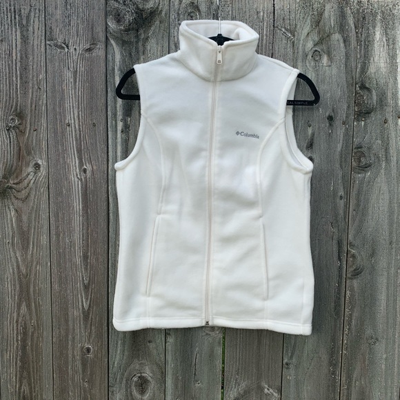 Columbia Jackets & Blazers - COLUMBIA light cream color fleece vest. Size S.